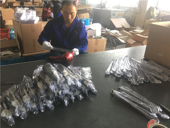 butterfly valve handle packing worker.jpg