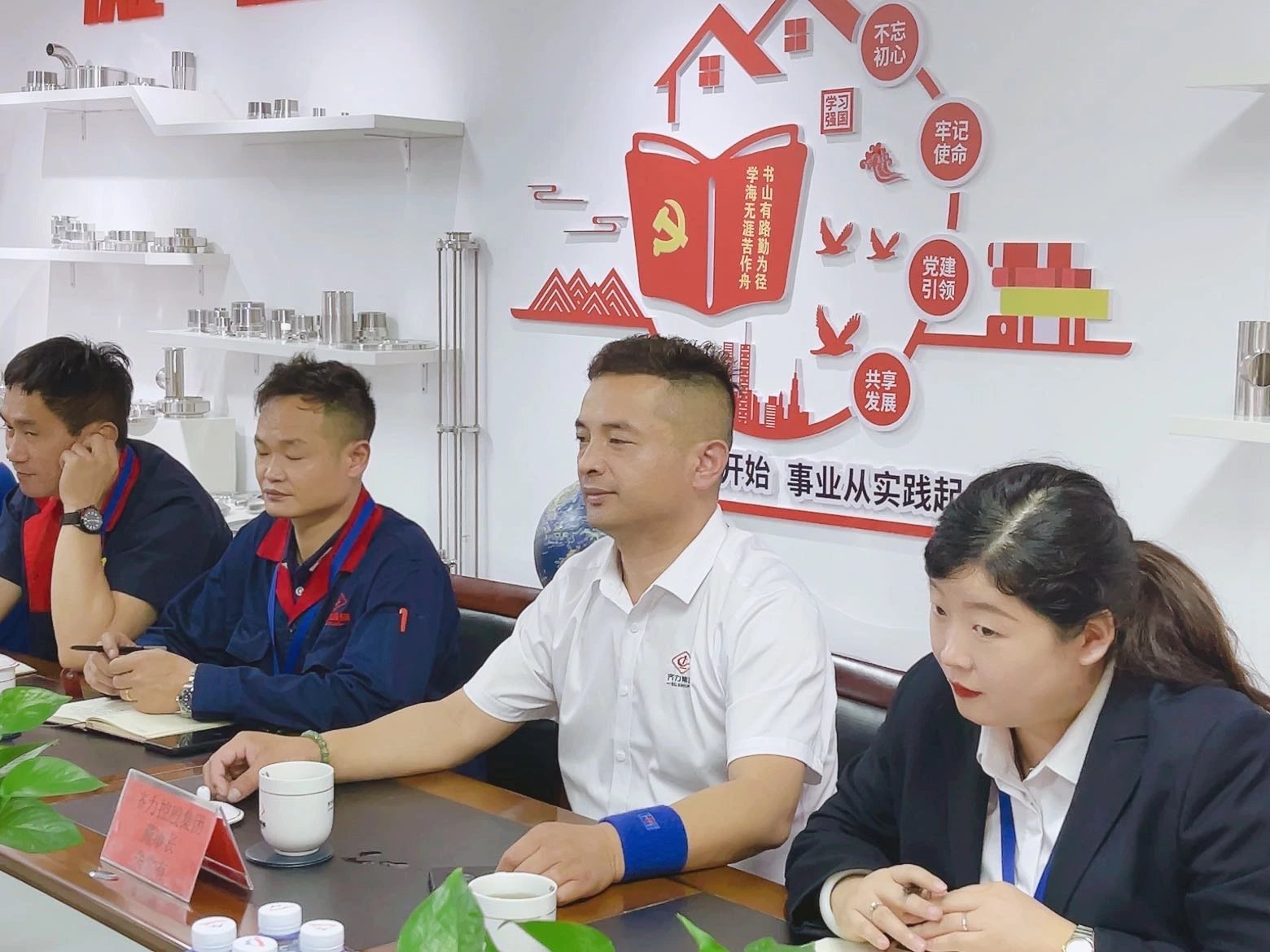 The head of Huaining County, Anhui Province--Chen Hong and other leaders visited the Wenzhou headquarters of Qili Group